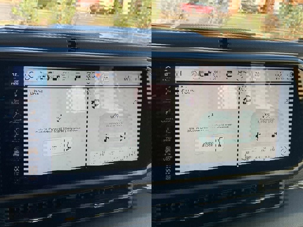 Used 2025 Jeep Wrangler Unlimited Rubicon w/ Convenience Group image 18