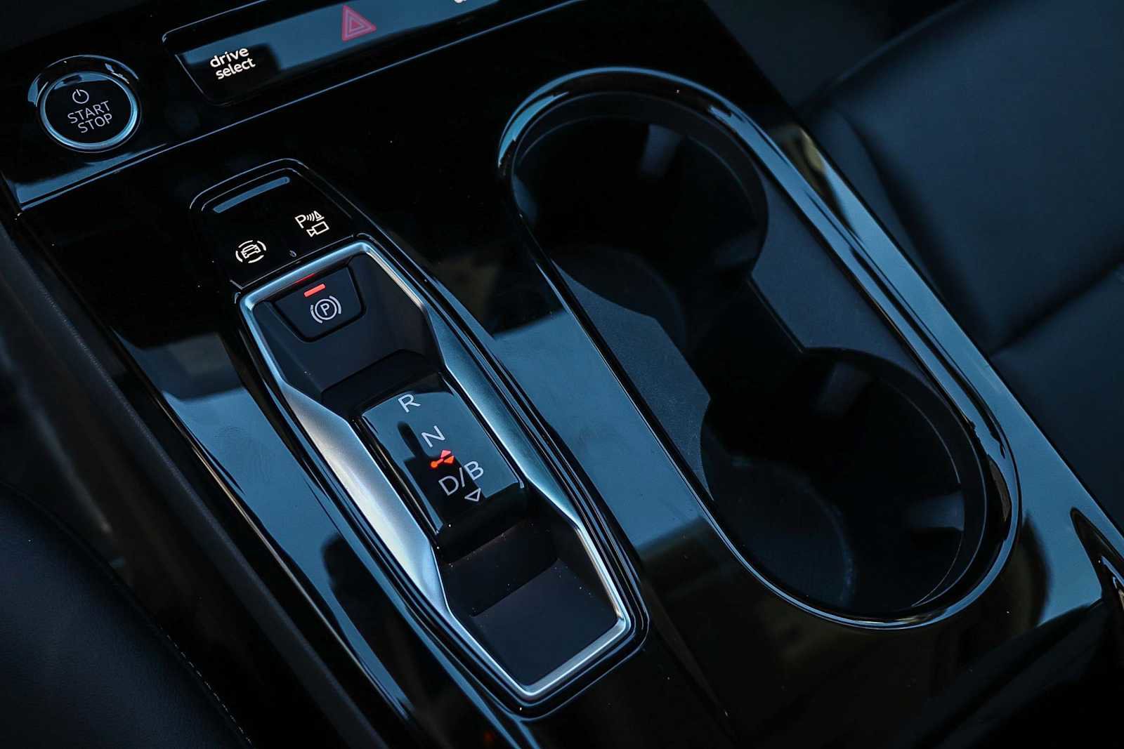 Used 2025 Audi Q6 e-tron Premium w/ Convenience Package image 23