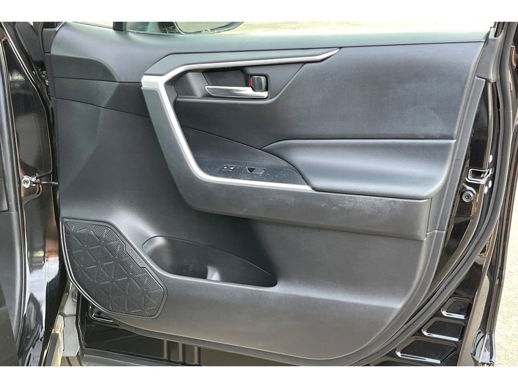 Used 2021 Toyota RAV4 XLE w/ Carpet Mat Package (TMS) image 21