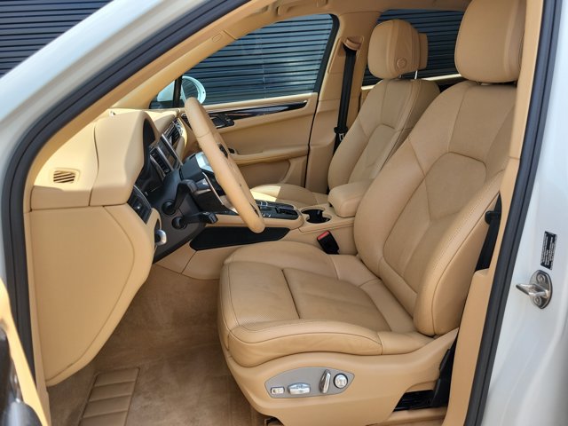 Certified 2016 Porsche Macan S AWD/4WD image 23