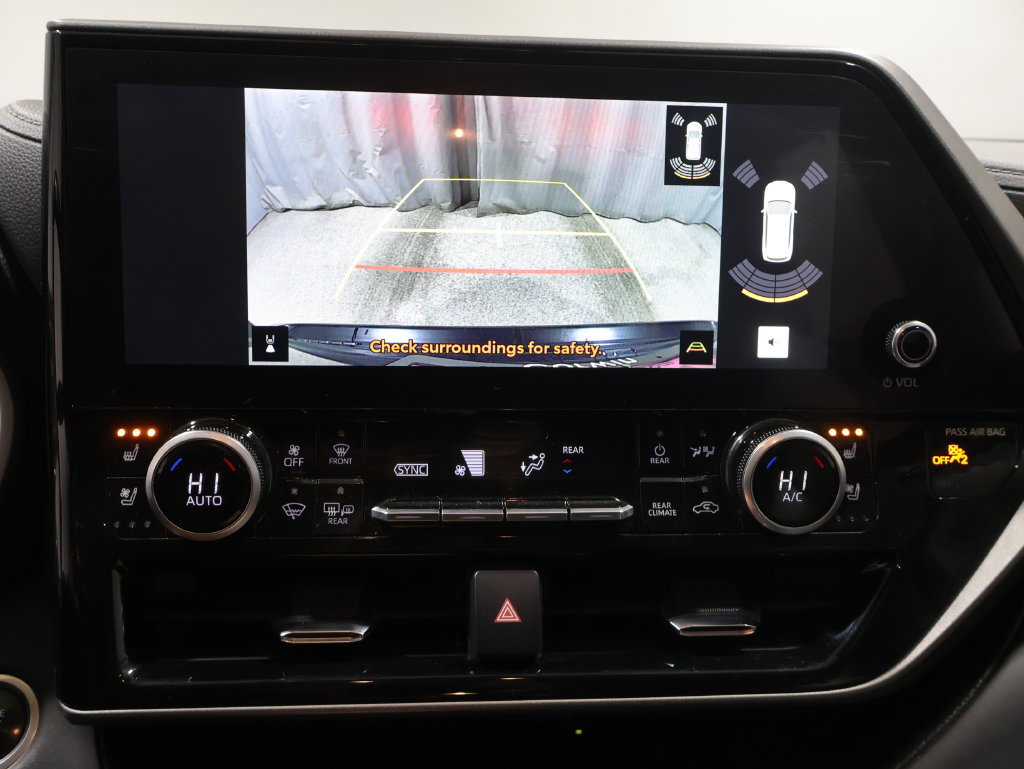Used 2024 Toyota Highlander Limited AWD/4WD image 29