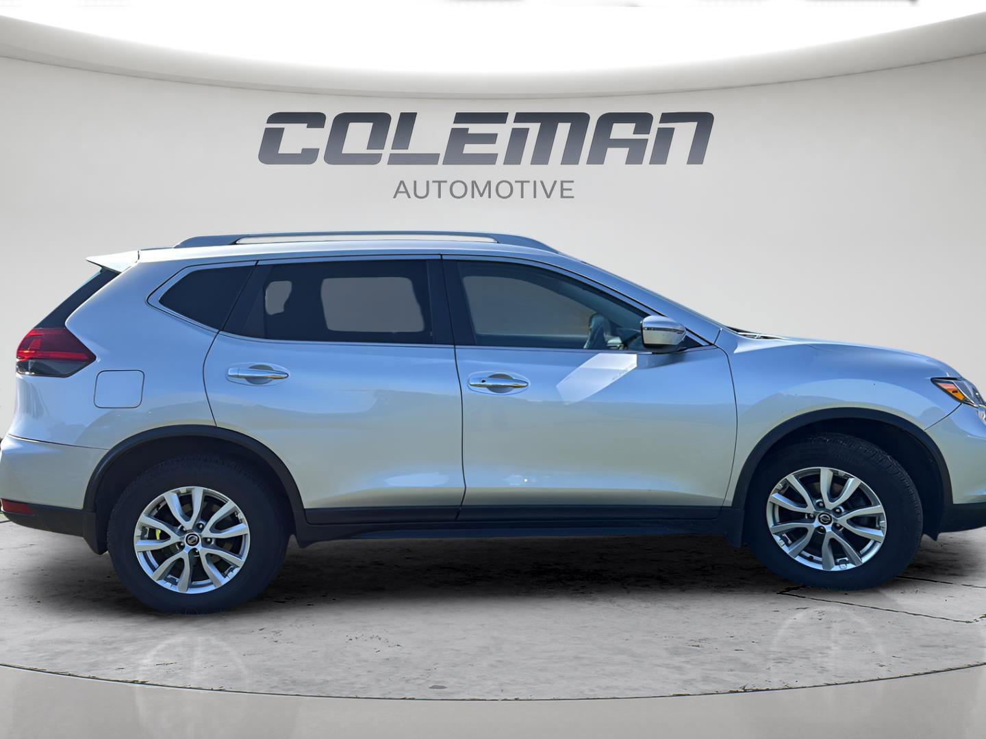 Used 2018 Nissan Rogue SV image 4
