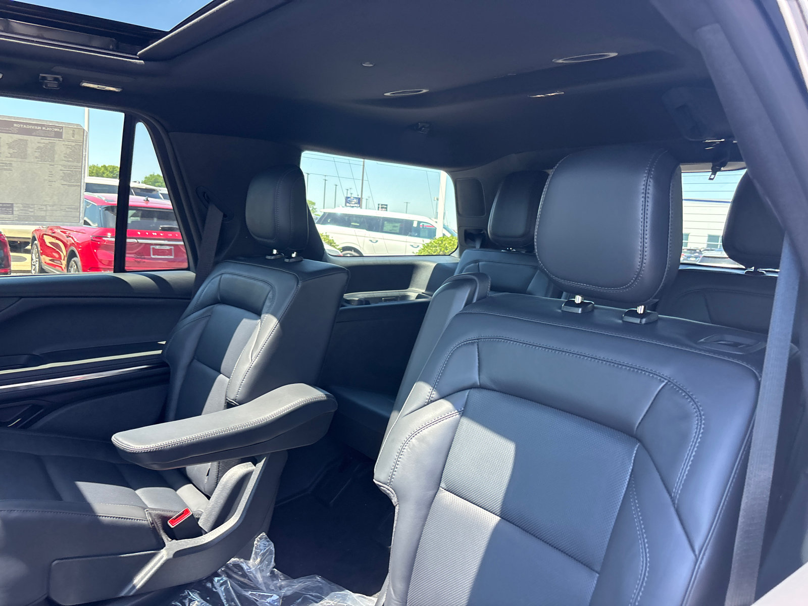 New 2026 Lincoln Navigator Reserve w/ Jet Appearance Package AWD/4WD image 26