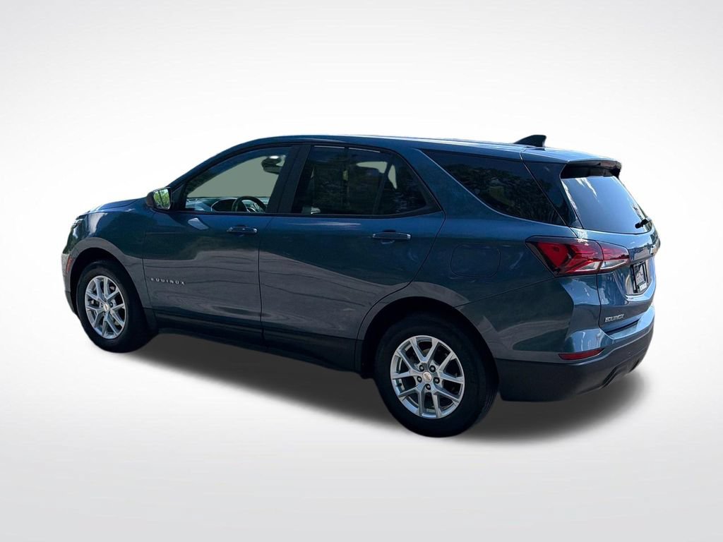 Used 2024 Chevrolet Equinox LS w/ LS Convenience Package FWD image 3