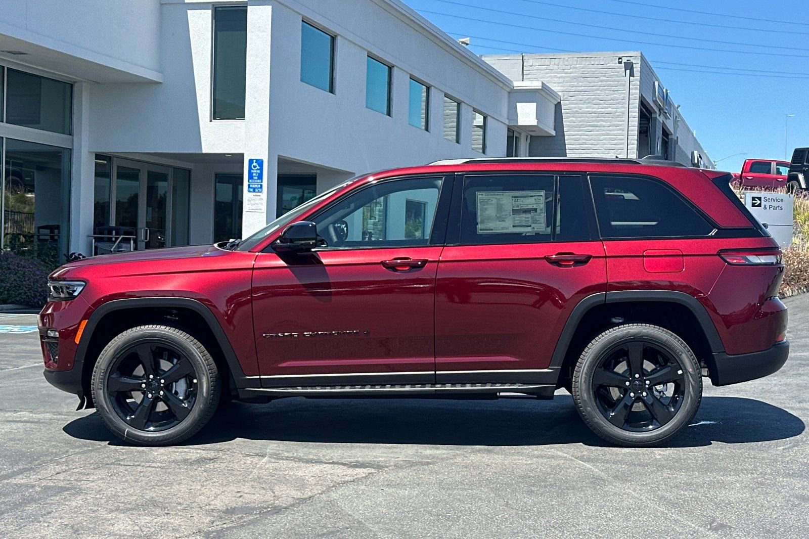 New 2025 Jeep Grand Cherokee Limited w/ Luxury Tech Group II image 8