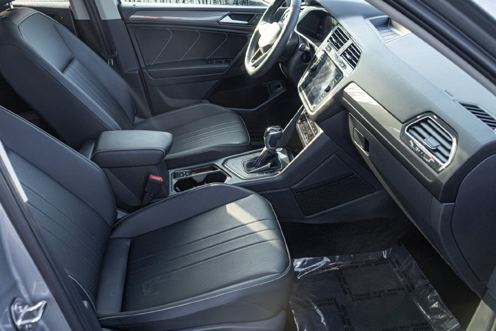 Certified 2023 Volkswagen Tiguan SE w/ Panoramic Sunroof Package FWD image 33