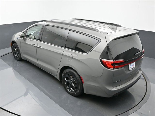 Used 2021 Chrysler Pacifica Touring-L w/ S Appearance Package image 14