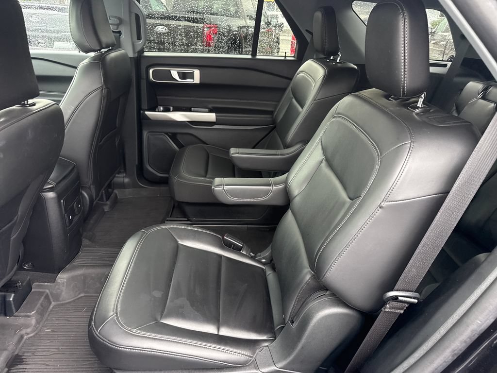 Used 2024 Ford Explorer XLT w/ Equipment Group 202A AWD/4WD image 18