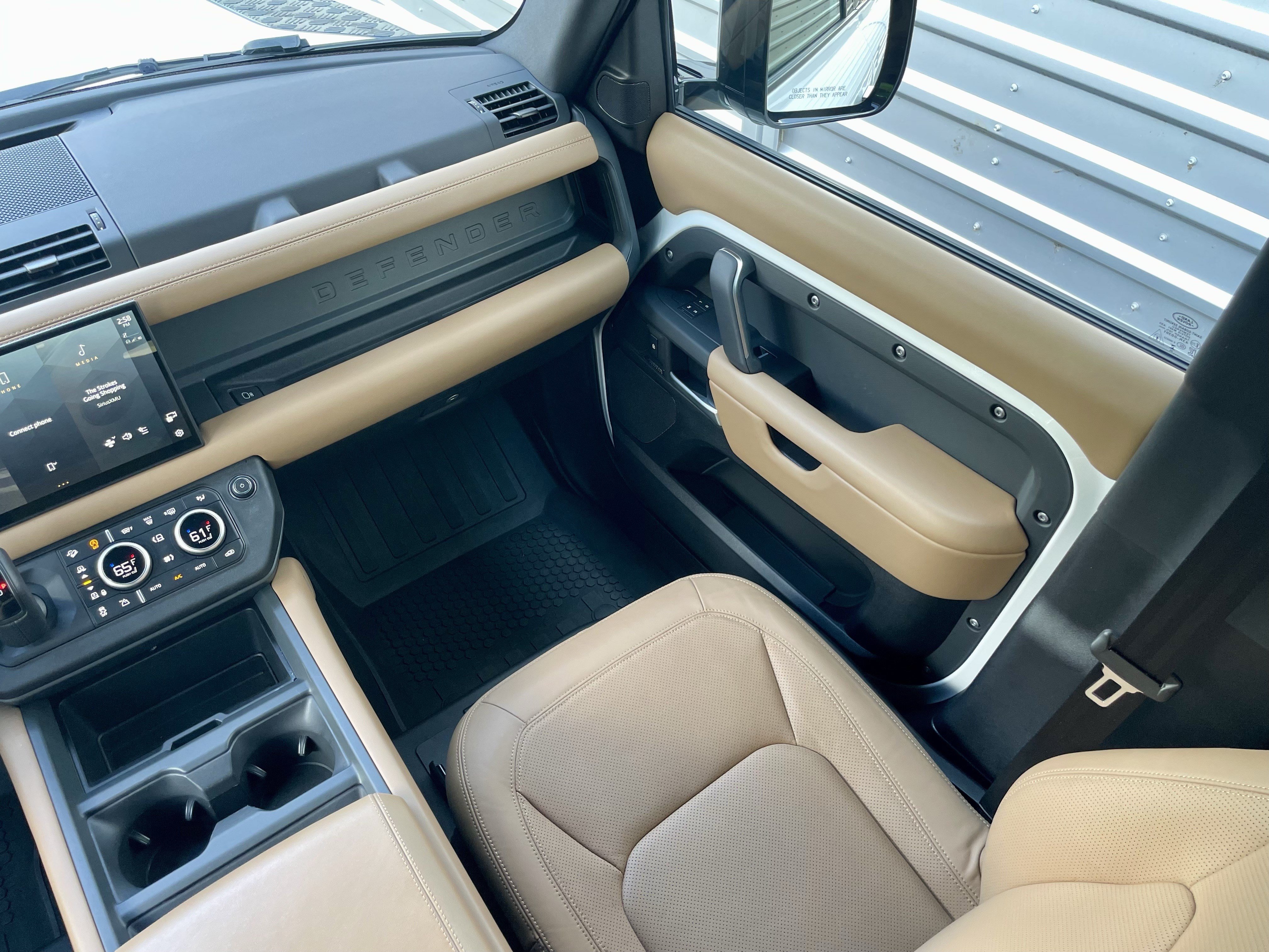 Certified 2025 Land Rover Defender 110 X-Dynamic SE AWD/4WD image 18