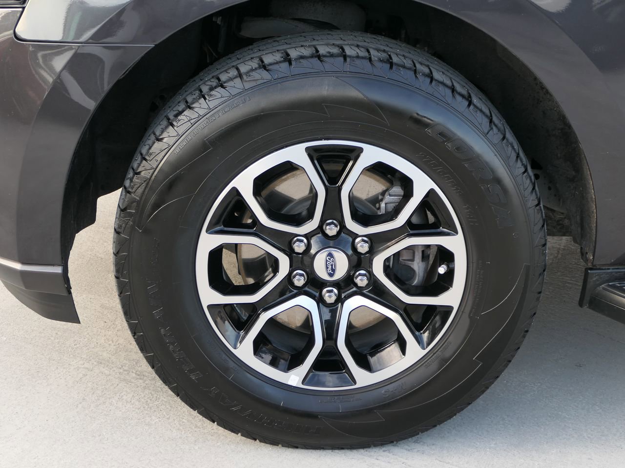 Used 2024 Ford Expedition XLT image 10