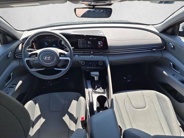 Used 2024 Hyundai Elantra SEL FWD image 17