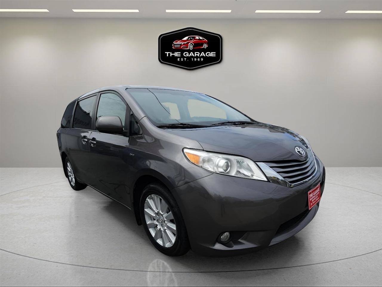 Used 2017 Toyota Sienna XLE w/ XLE Navigation Package AWD/4WD image 7