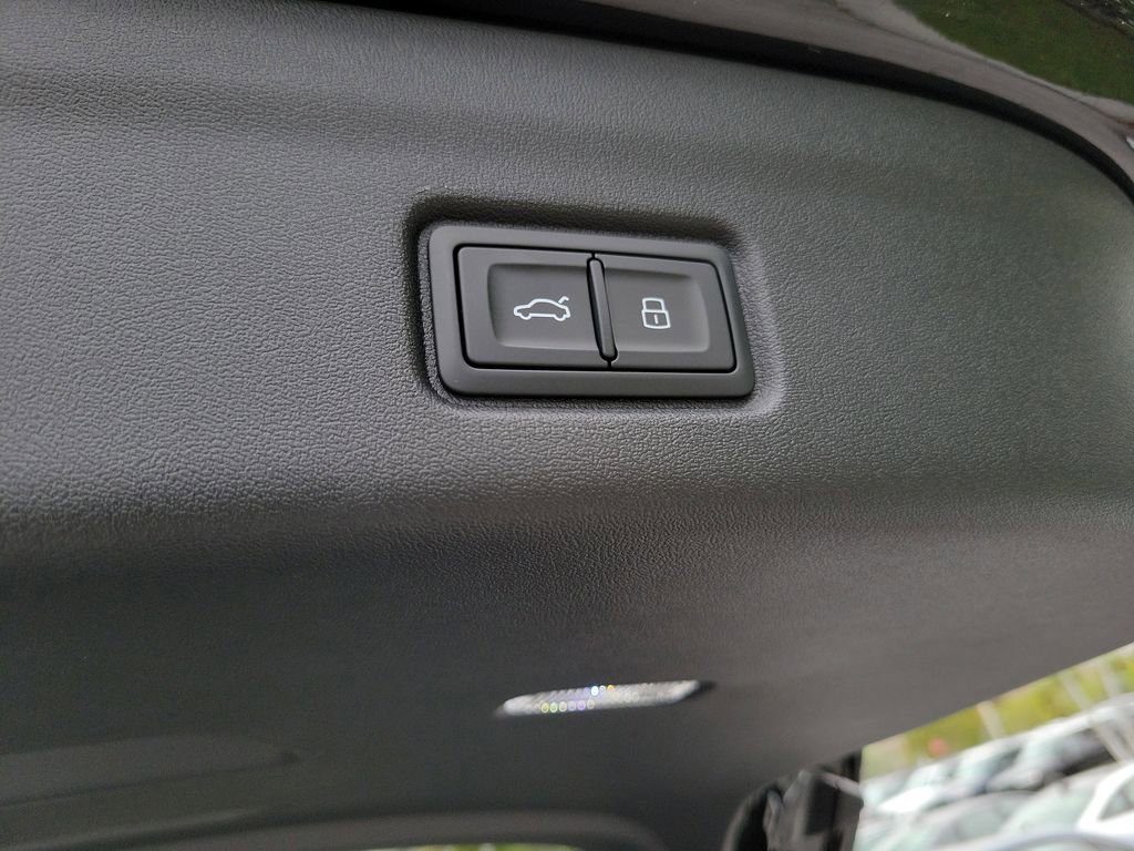 New 2025 Audi Q6 e-tron Premium image 31