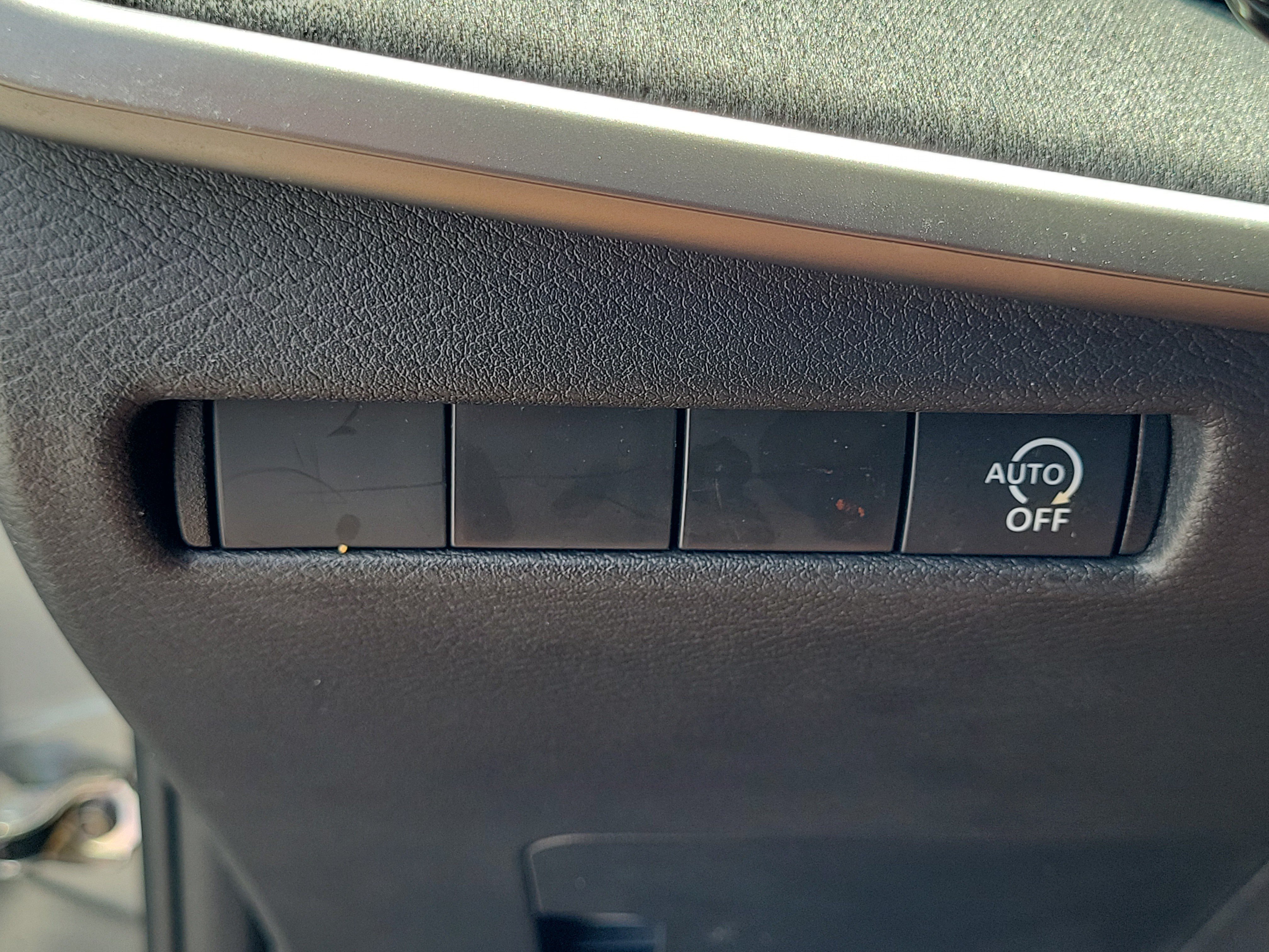 Certified 2025 Nissan Kicks SV FWD image 22