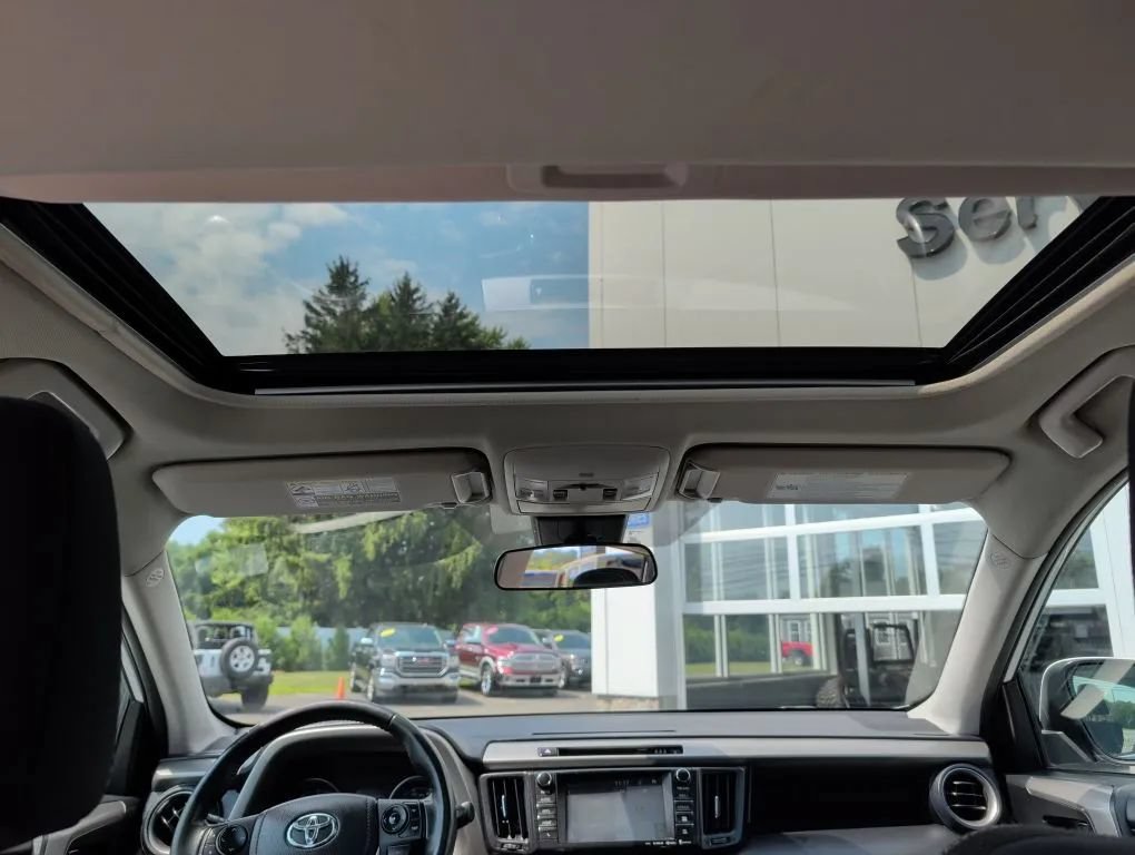 Used 2017 Toyota RAV4 XLE w/ Carpet Mat Package AWD/4WD image 3