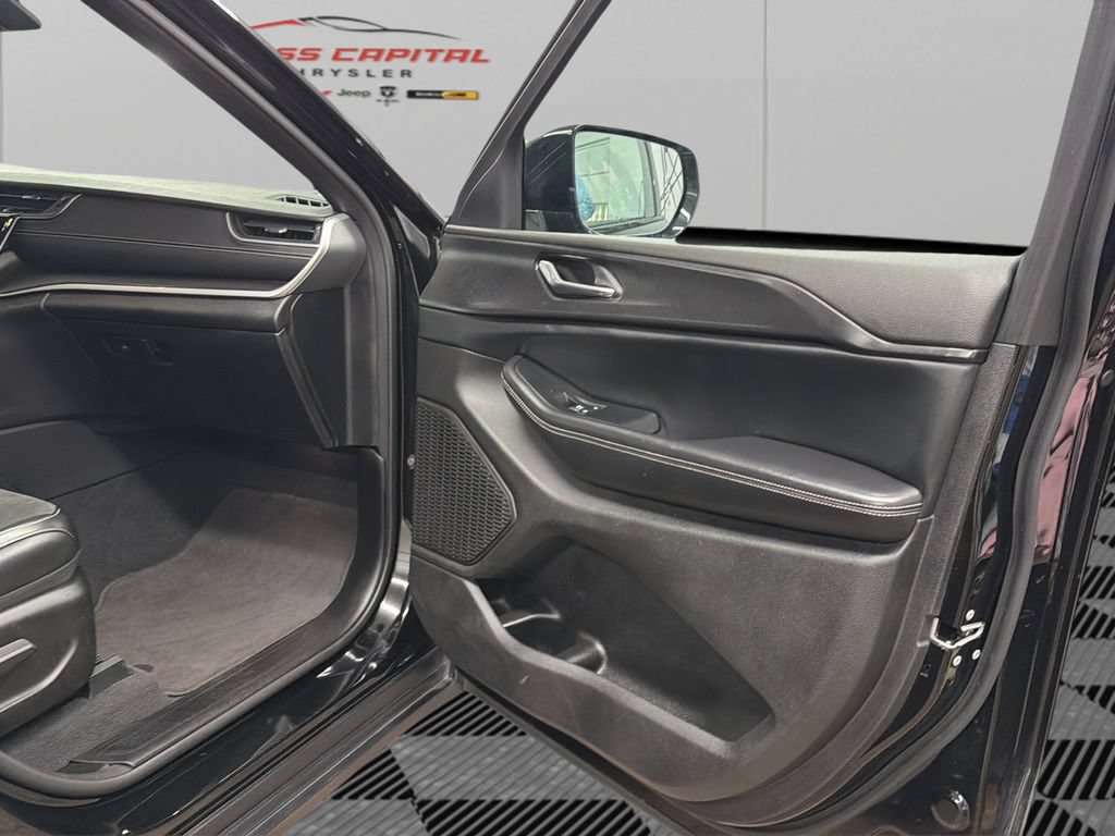 Used 2024 Jeep Grand Cherokee L Laredo AWD/4WD image 13
