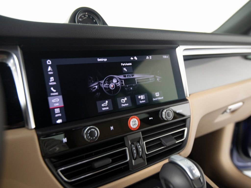 New 2026 Porsche Macan image 24