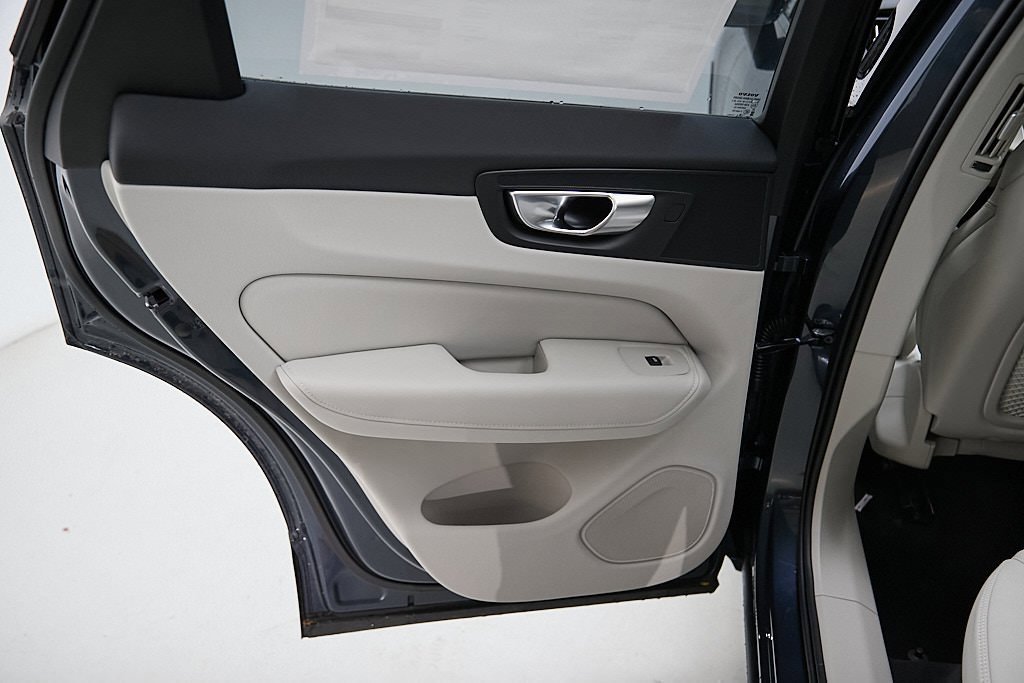 New 2026 Volvo XC60 B5 Ultra w/ Climate Package image 16