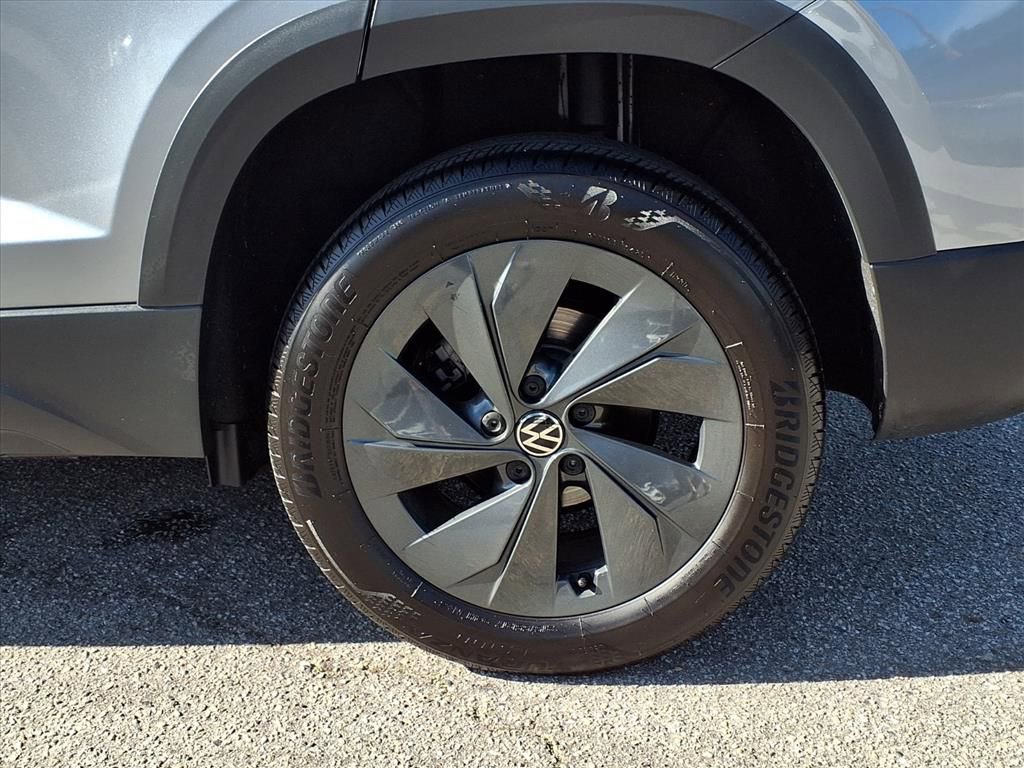 Certified 2025 Volkswagen Taos S FWD image 5