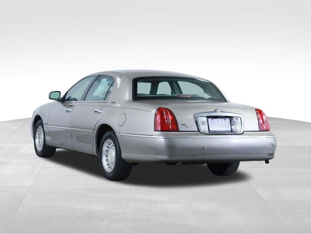 Used 2001 Lincoln Town Car Executive image 10