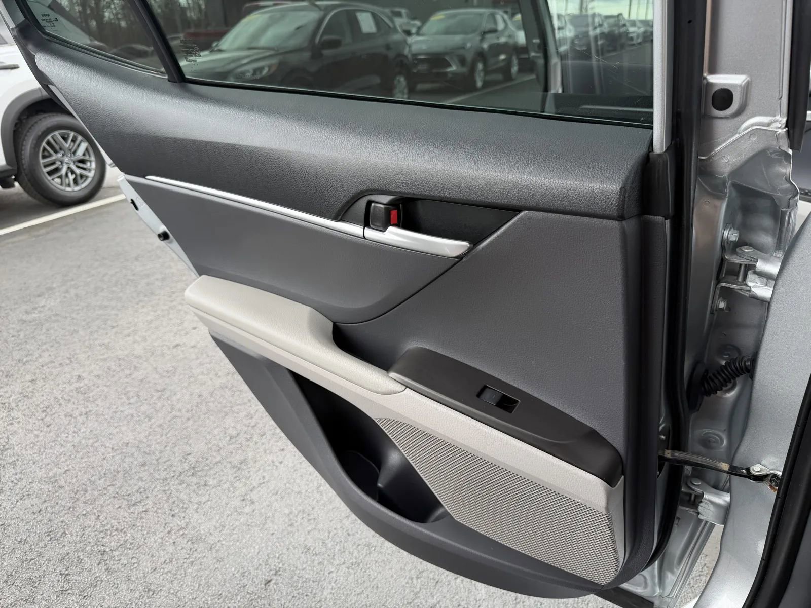 Used 2023 Toyota Camry LE image 29