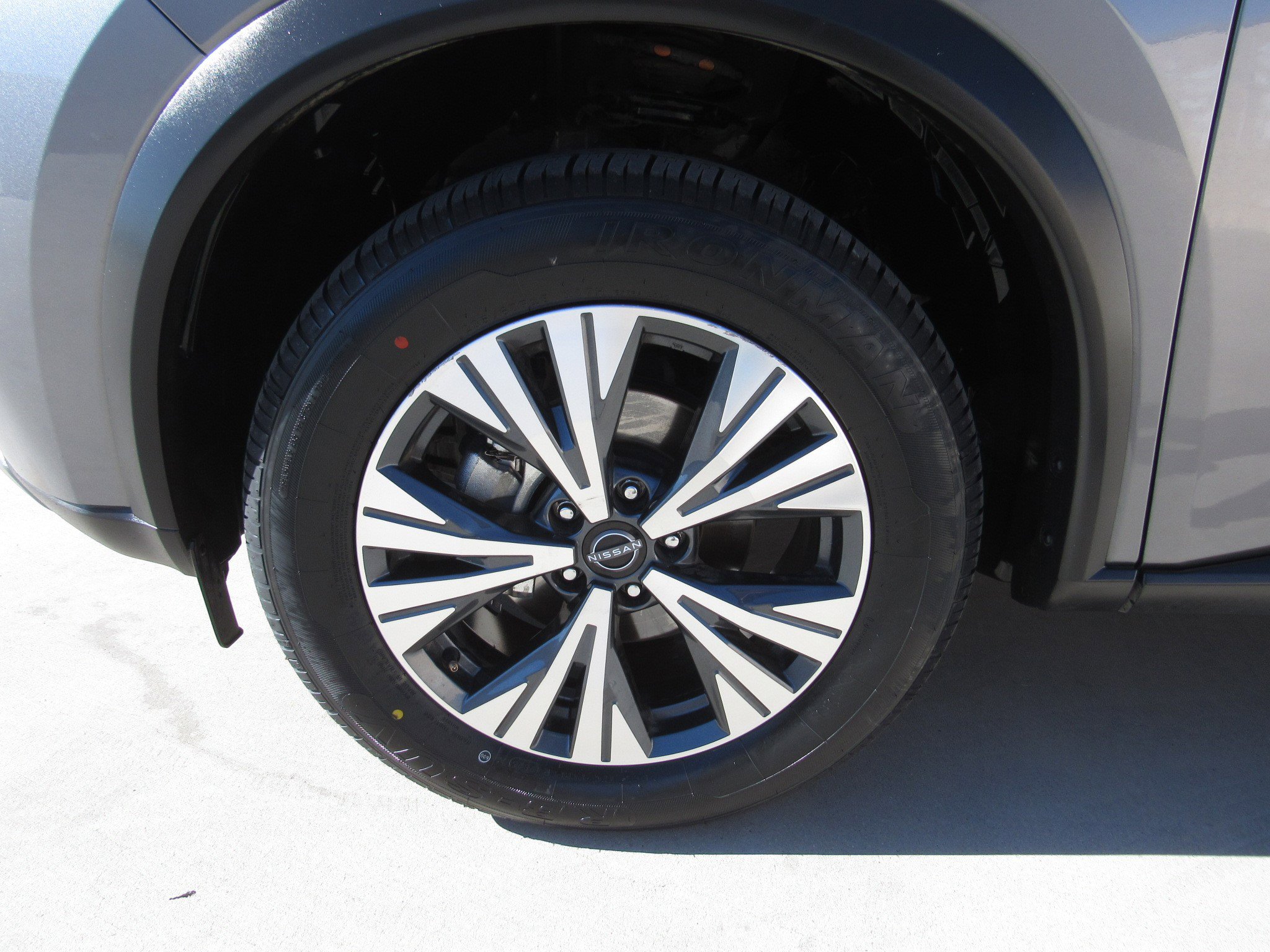 Used 2023 Nissan Rogue SV image 4