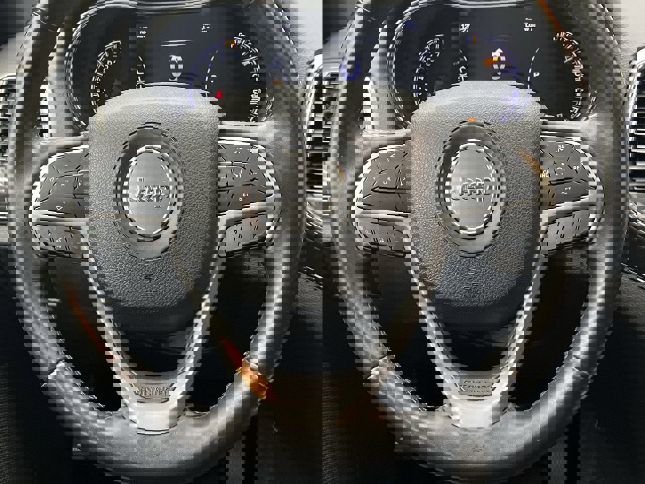 Used 2018 Jeep Grand Cherokee Limited image 15