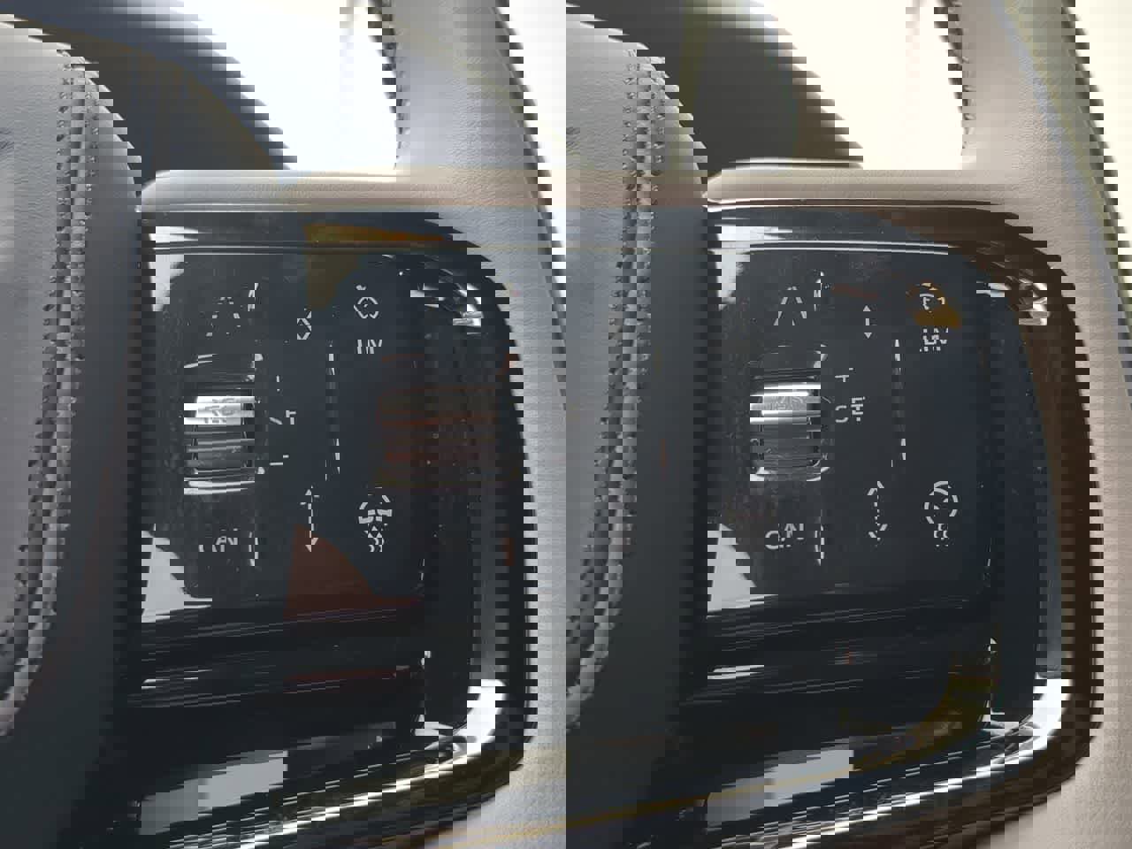 Used 2026 Land Rover Range Rover Velar Dynamic SE image 26