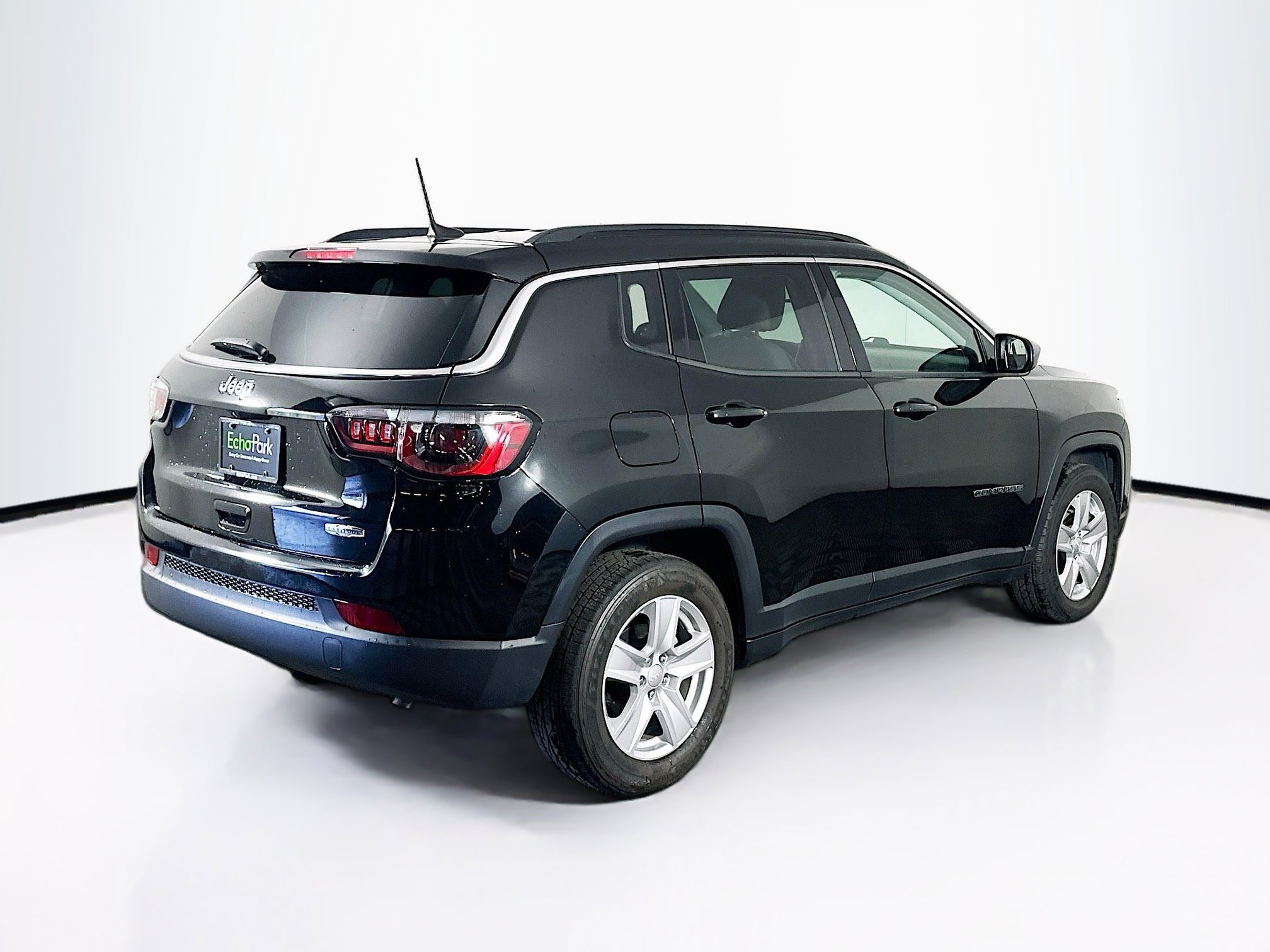 Used 2022 Jeep Compass Latitude FWD image 9
