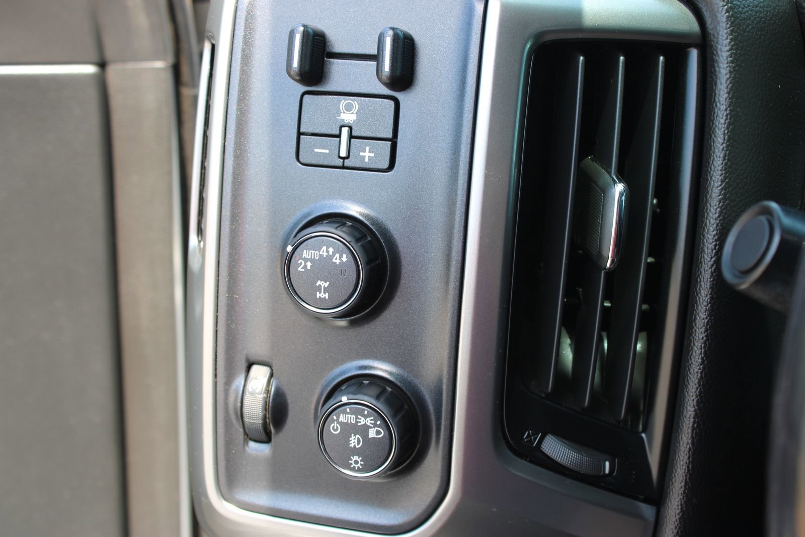 Used 2018 Chevrolet Silverado 1500 LT w/ All Star Edition AWD/4WD image 20