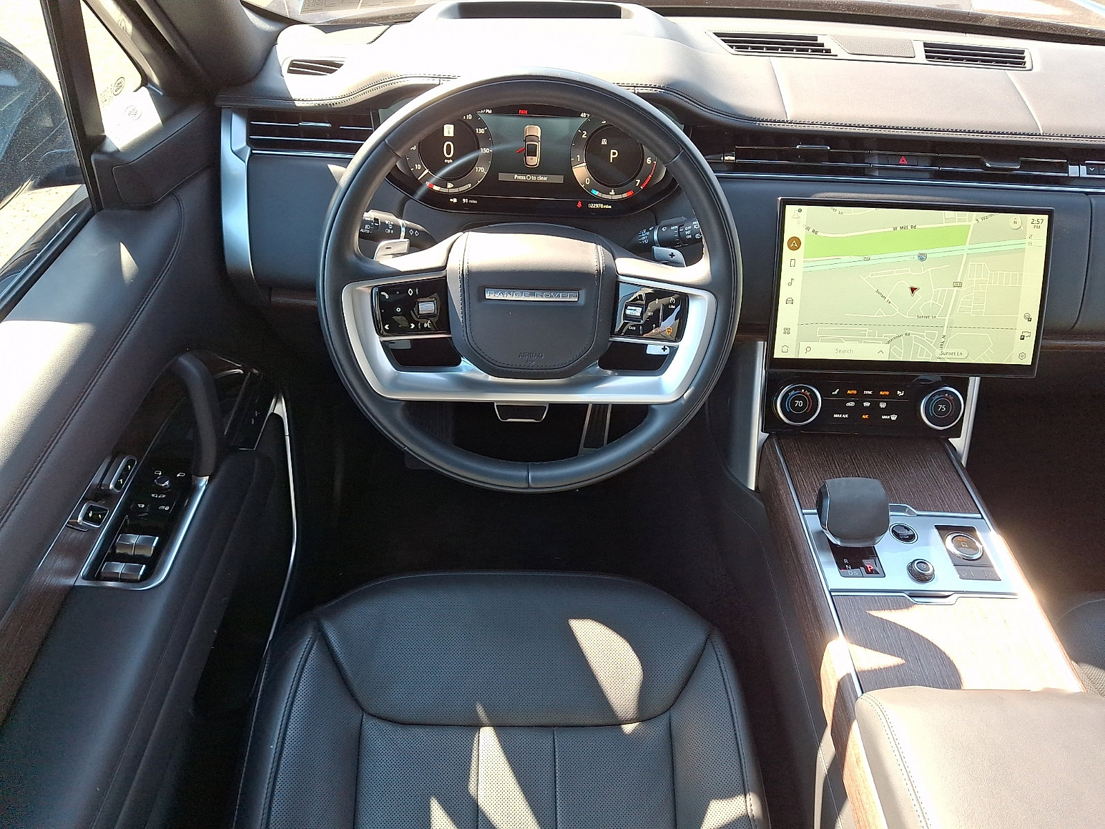 Used 2023 Land Rover Range Rover Long Wheelbase SE image 4