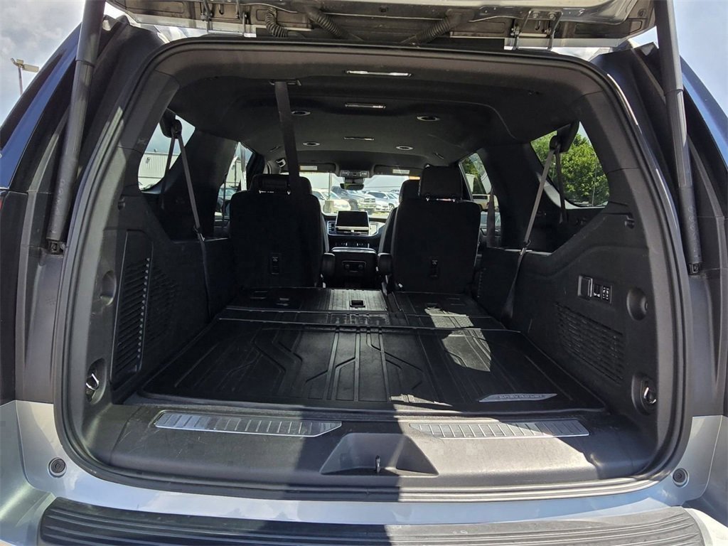 Used 2024 Chevrolet Suburban High Country image 18
