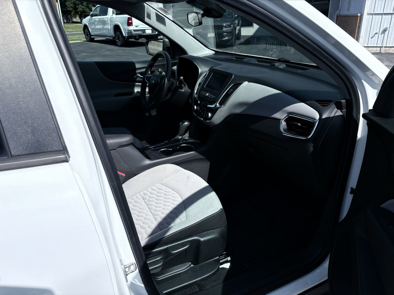 Used 2020 Chevrolet Equinox LS w/ LS Convenience Package image 17