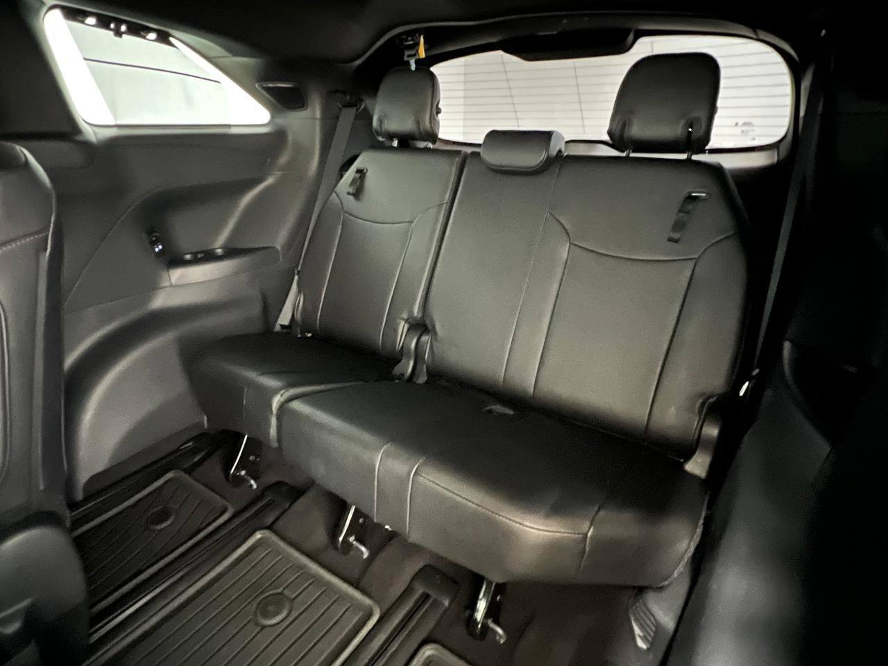 Used 2025 Toyota Sienna XSE w/ XSE Premium Package FWD image 10