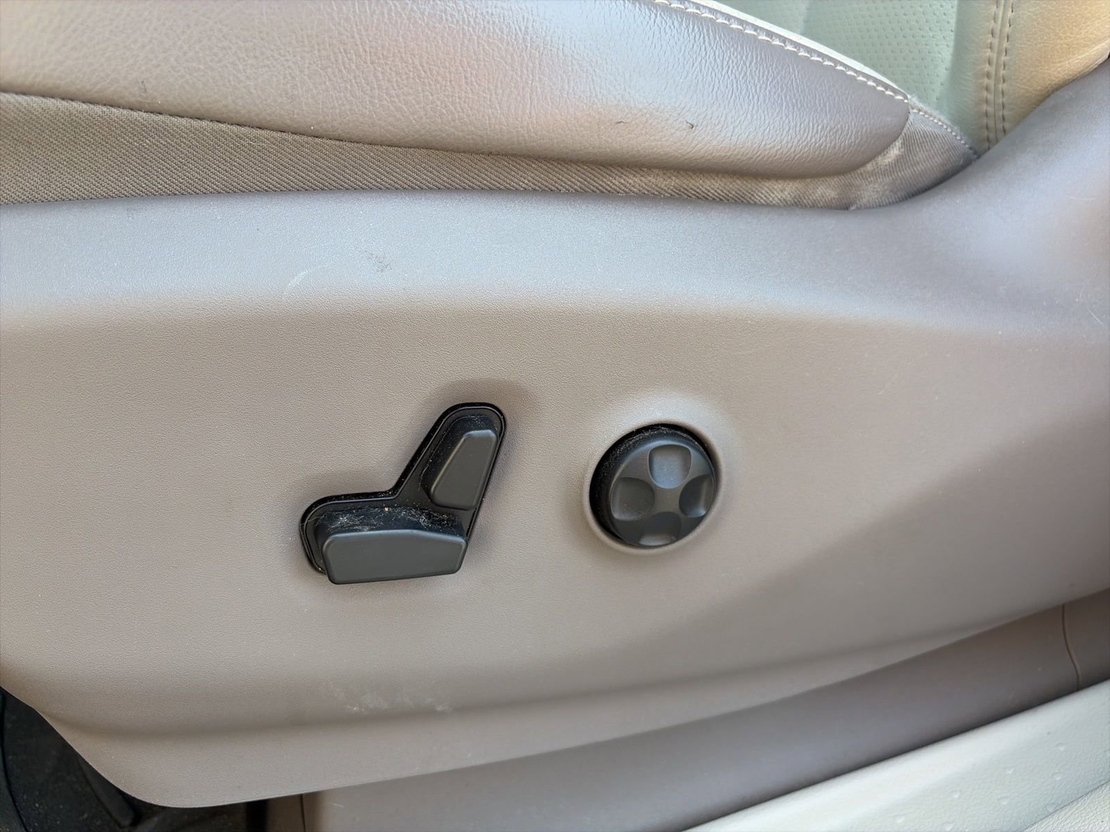 Used 2017 Chrysler Pacifica Touring-L Plus w/ Tire & Wheel Group FWD image 14