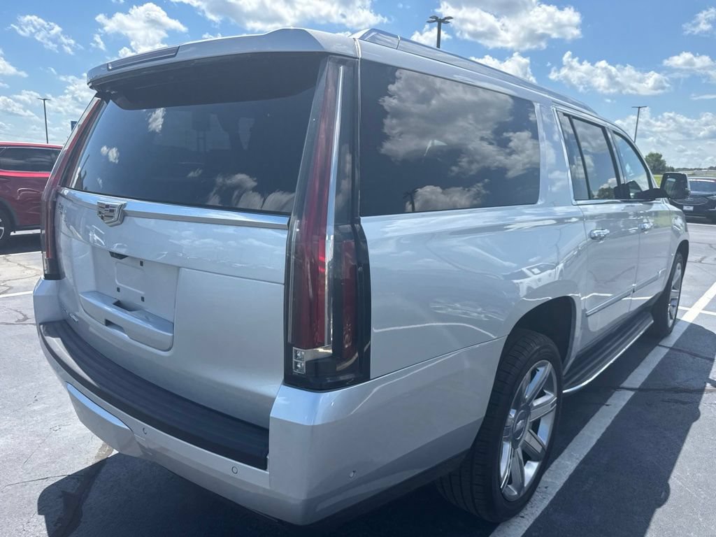 Used 2019 Cadillac Escalade ESV Luxury AWD/4WD image 4