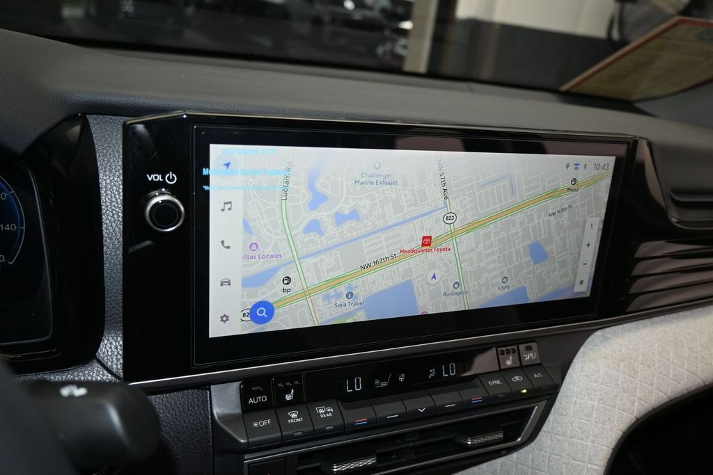 Used 2025 Toyota Camry XLE FWD image 18