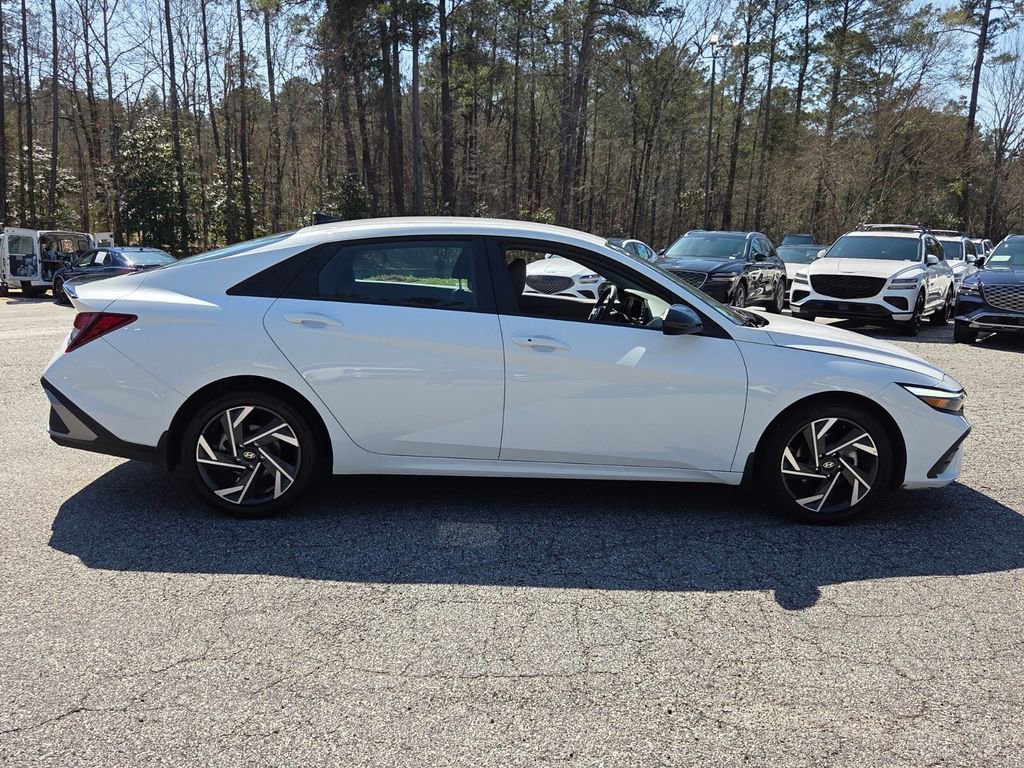 Used 2025 Hyundai Elantra Sport image 13