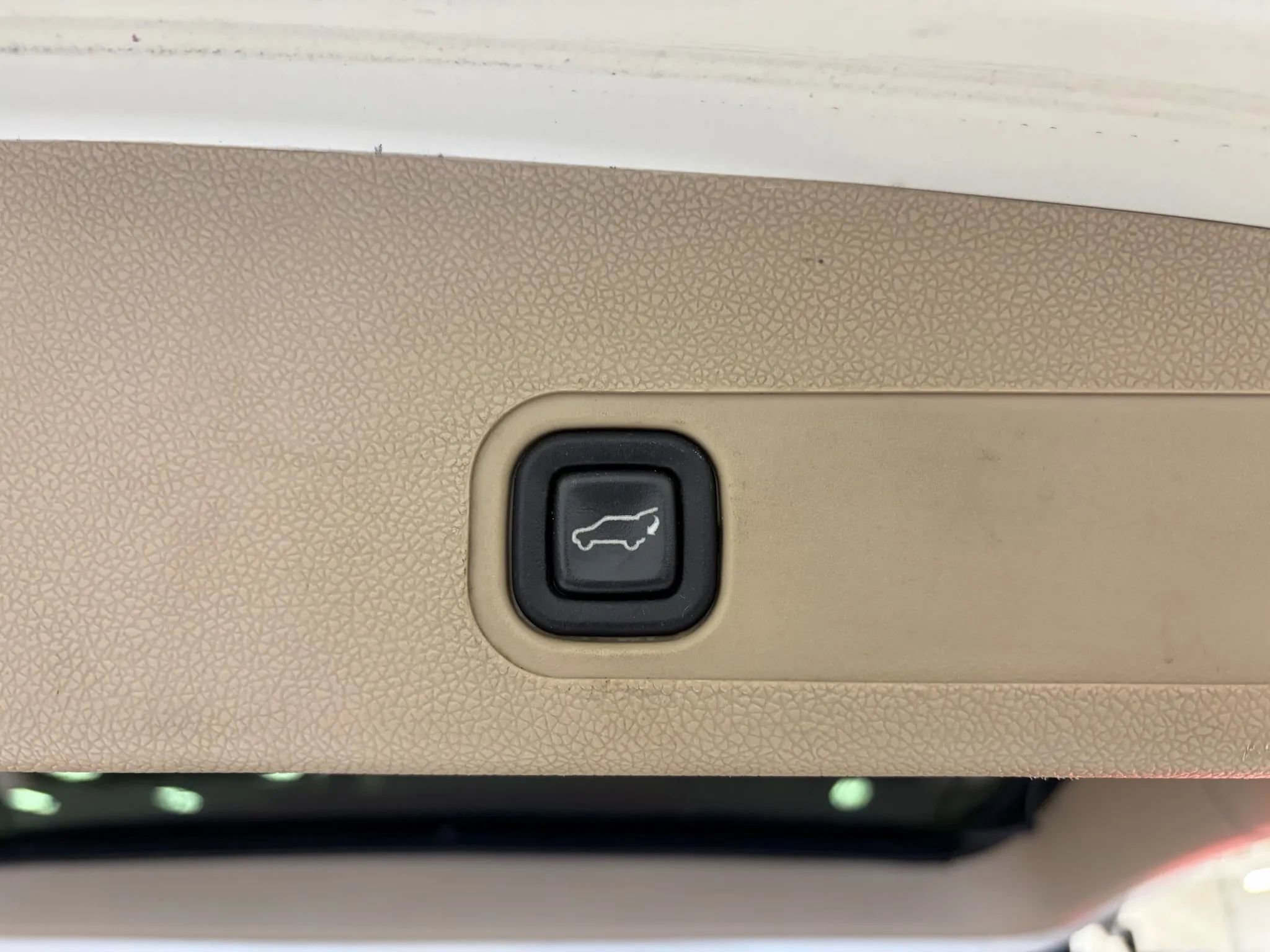 Used 2012 GMC Yukon XL Denali image 32