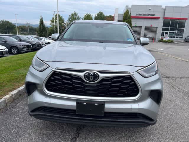 Used 2021 Toyota Highlander L AWD/4WD image 2