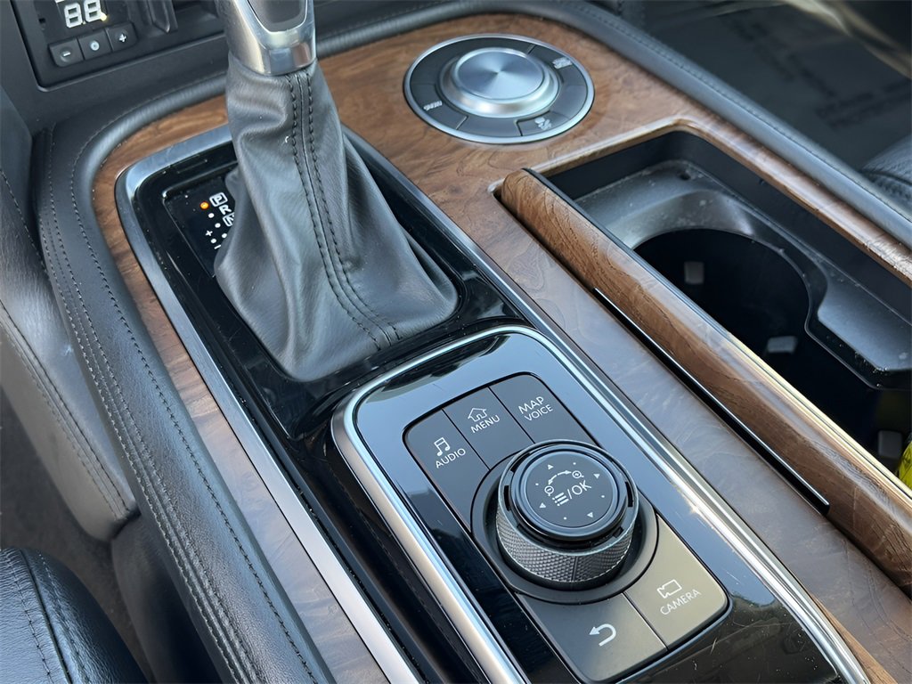 Used 2023 Nissan Armada SL w/ Captain's Chairs Package image 39