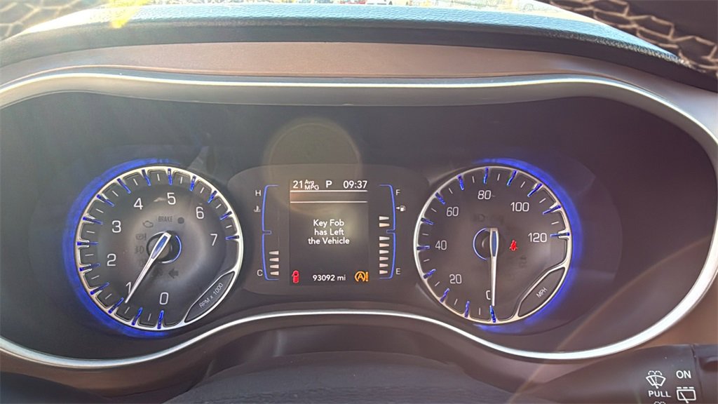 Used 2022 Chrysler Voyager LX image 21