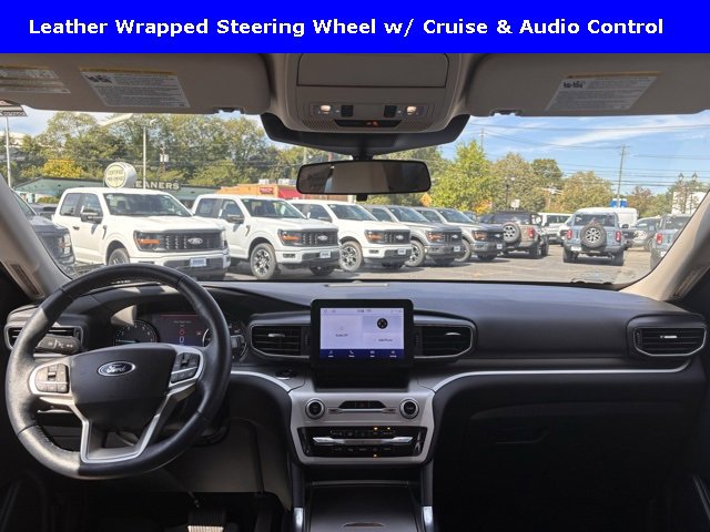 Certified 2022 Ford Explorer XLT w/ Equipment Group 202A image 3