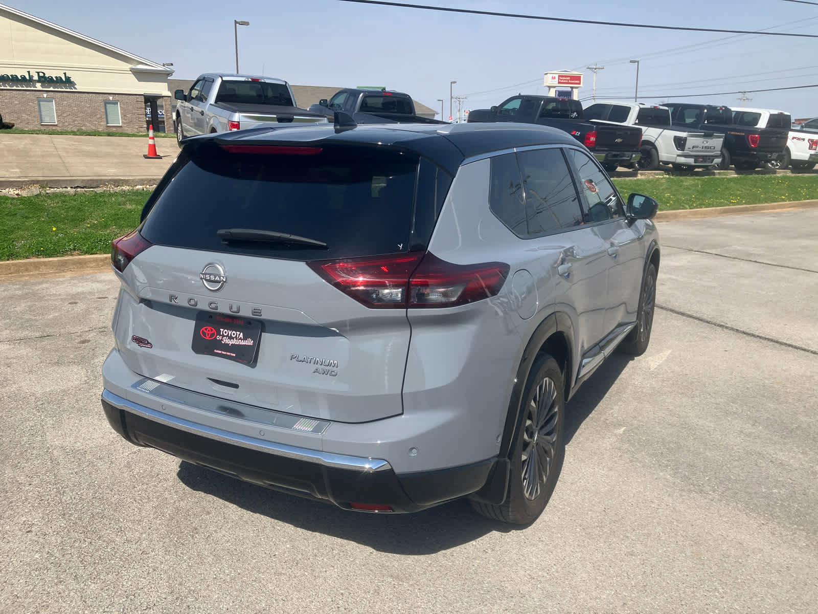 Used 2024 Nissan Rogue Platinum w/ Platinum Premium Package image 7