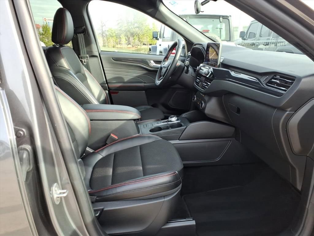 Used 2025 Ford Escape ST-Line image 17