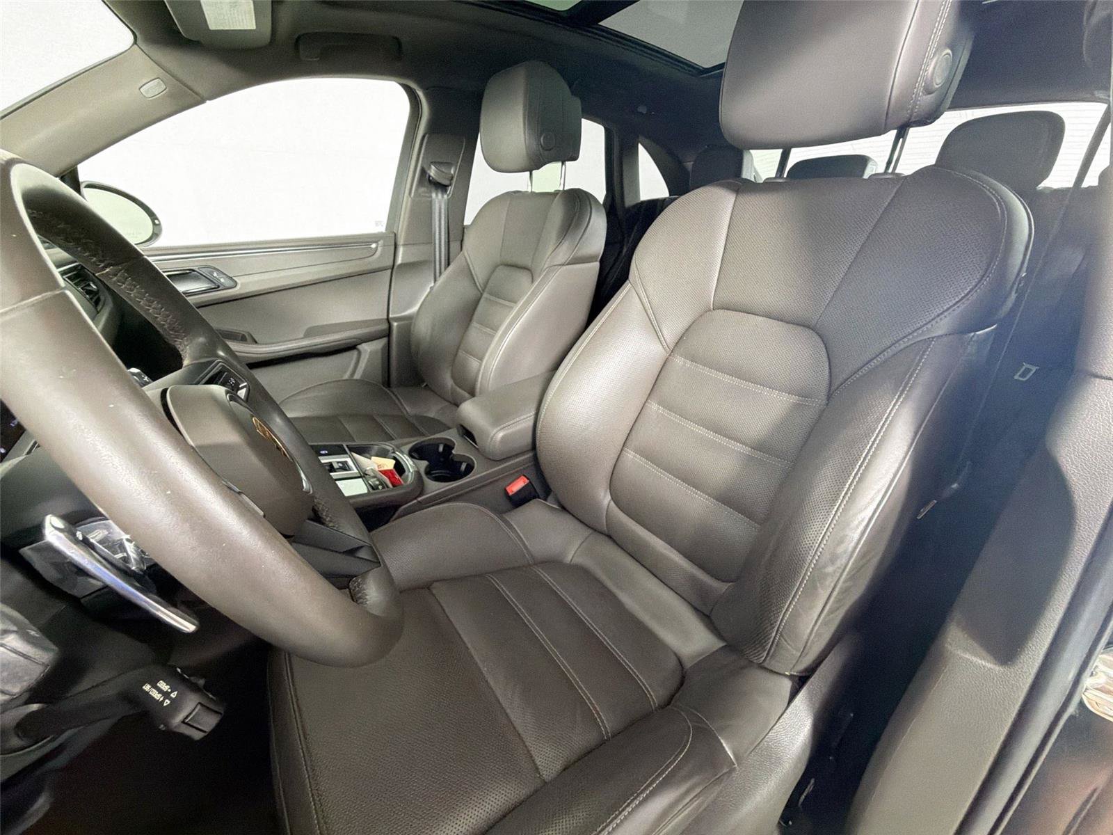 Certified 2023 Porsche Macan S AWD/4WD image 5