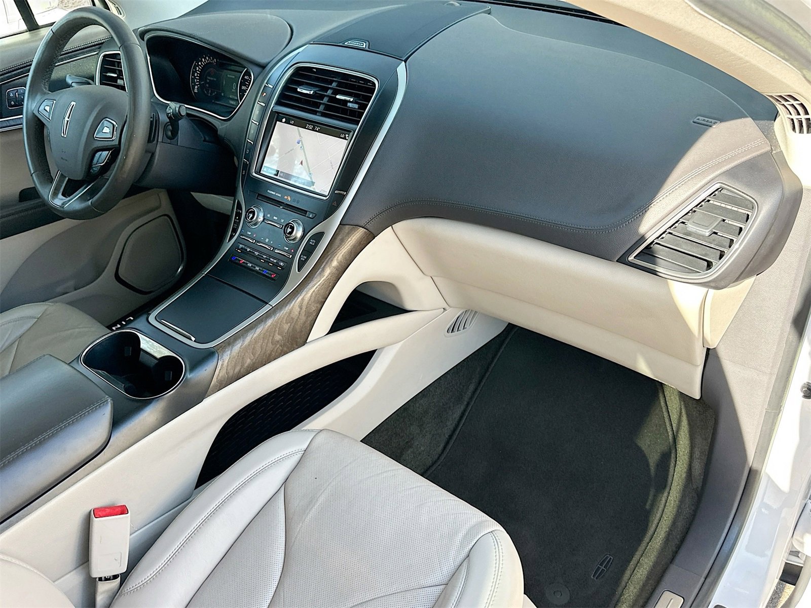 Used 2018 Lincoln MKX Reserve w/ Lincoln MKX Climate Package image 30