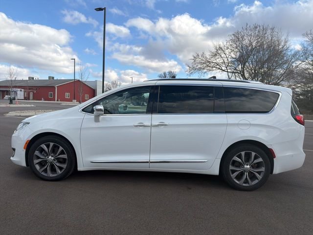 Used 2020 Chrysler Pacifica Limited w/ Tire & Wheel Group image 2