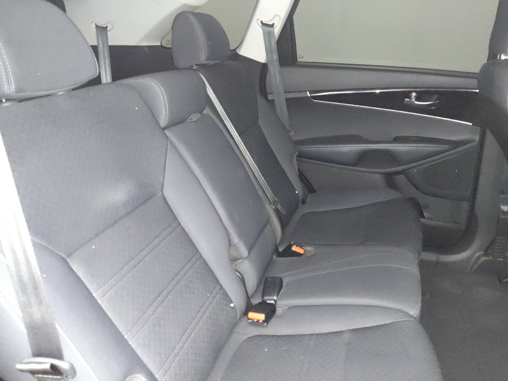 Used 2018 Kia Sorento FWD image 19