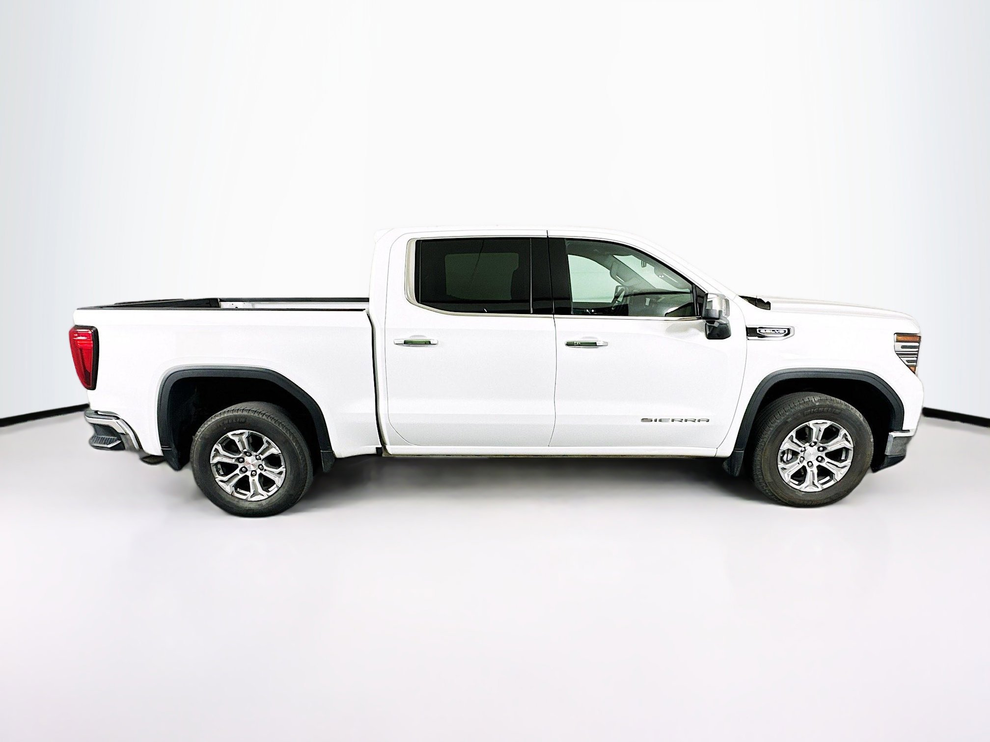 Used 2025 GMC Sierra 1500 SLT image 10